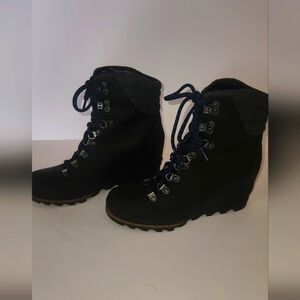 Women's Black Lace-Up Wedge Boots